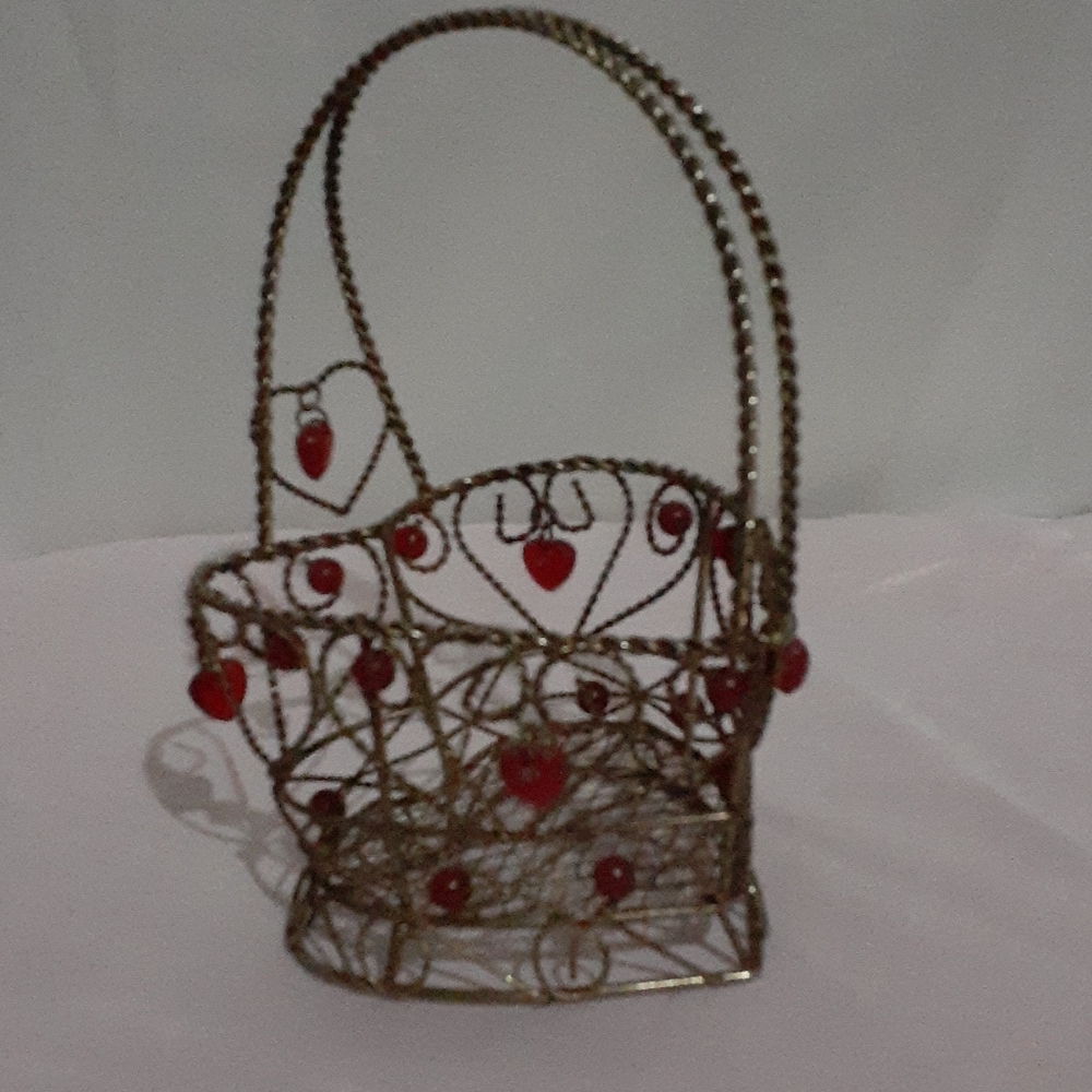 Metal heart basket